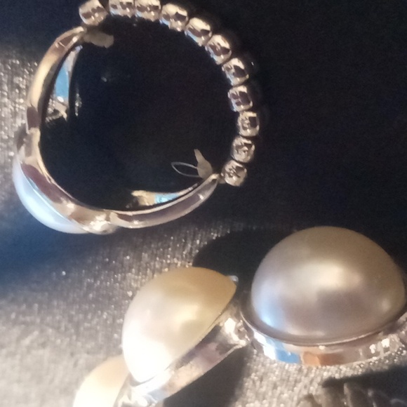 Faux Pearl beaded bracelet & 2 expandable rings . - Picture 9 of 9